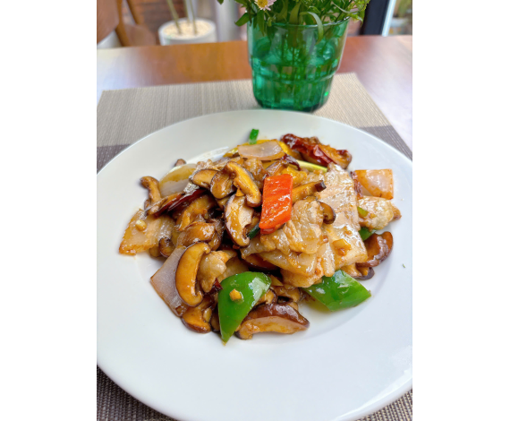 Thịt Heo Xào Nấm Đông Cô Ớt Chuông