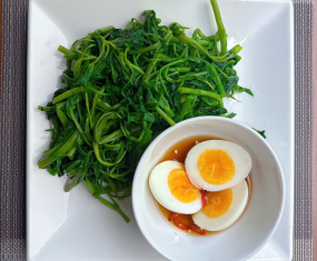 Rau Muống Luộc Chấm Trứng