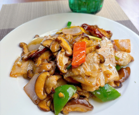 Thịt Heo Xào Nấm Đông Cô Ớt Chuông